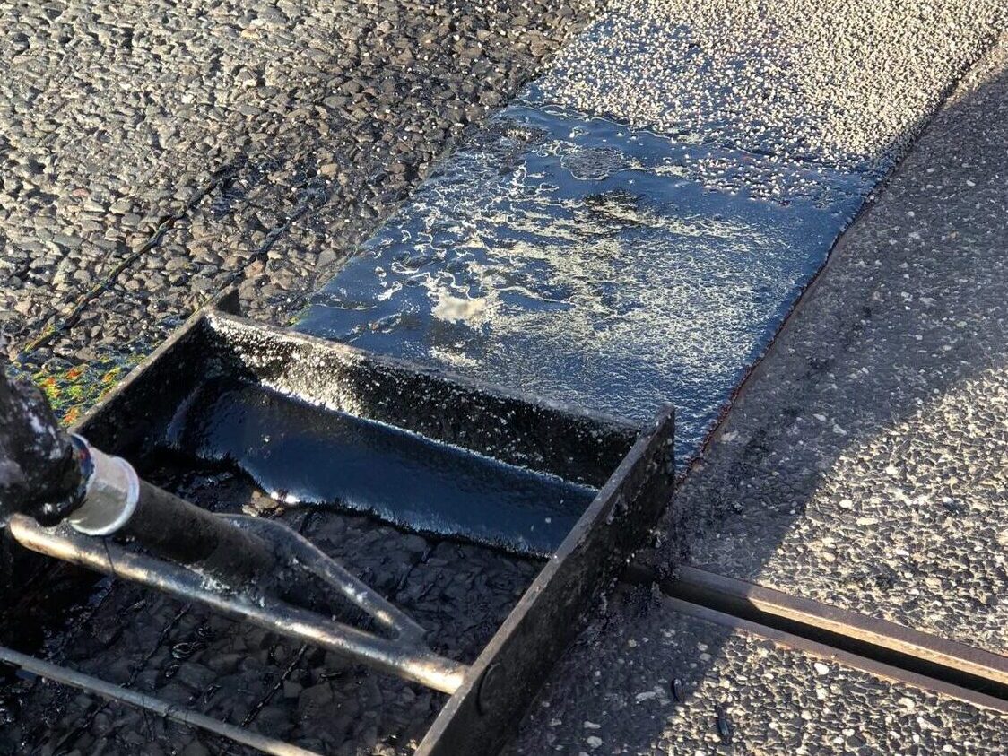 Prismo Thormaseal bitumen and hot melt product used for asphalt crack repair with a wide drag bucket