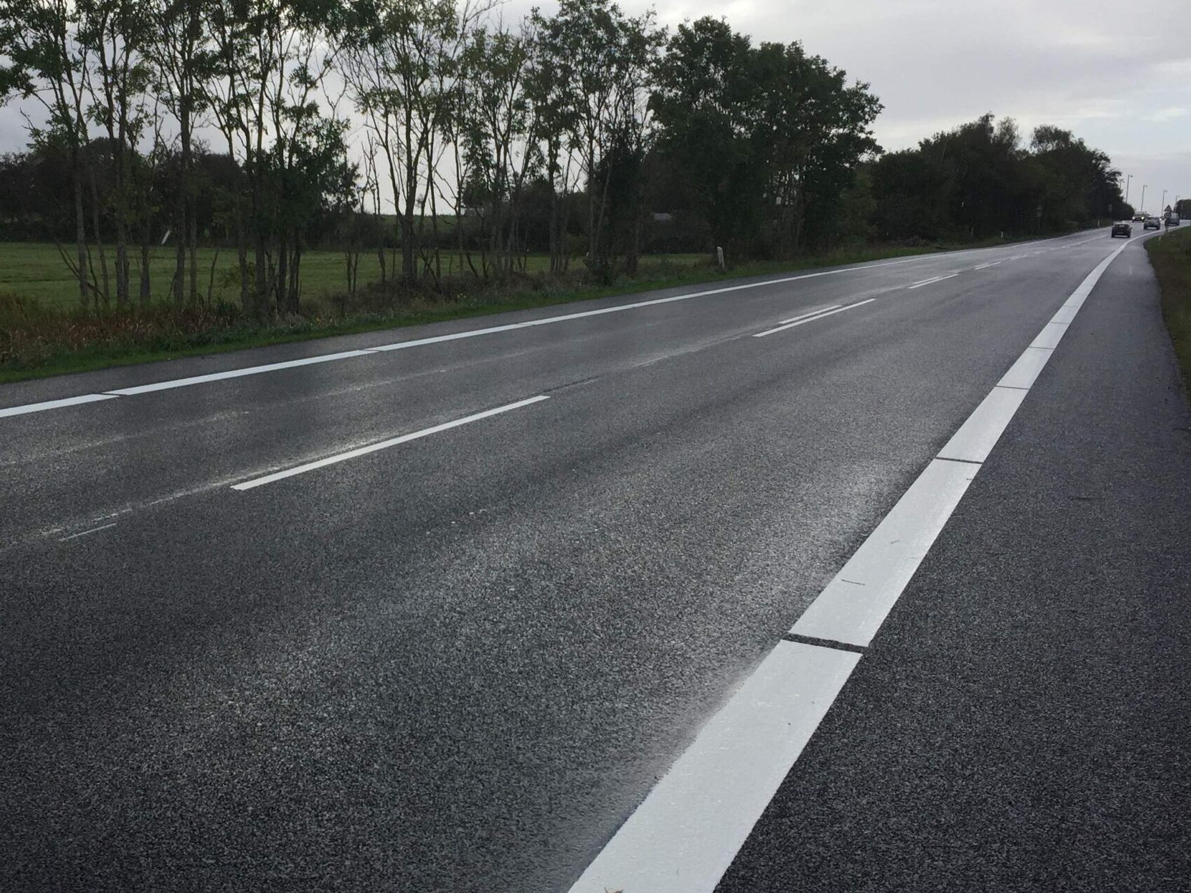 Prismolux Moisture Proof hot applied thermoplastic road marking applied on wet road surface.