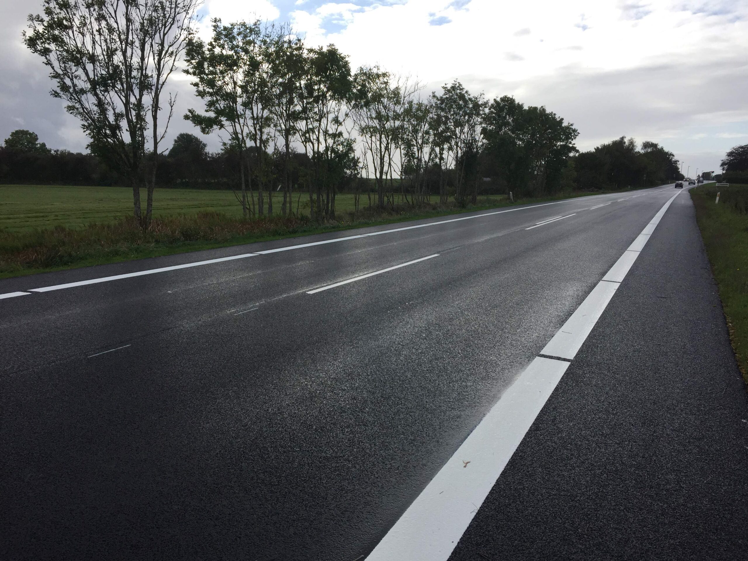 Prismolux Moisture Proof hot applied thermoplastic road marking applied on wet road surface.