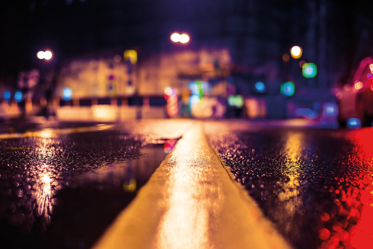 Prismo Duraflect White hot applied thermoplastic road marking at night in wet conditions