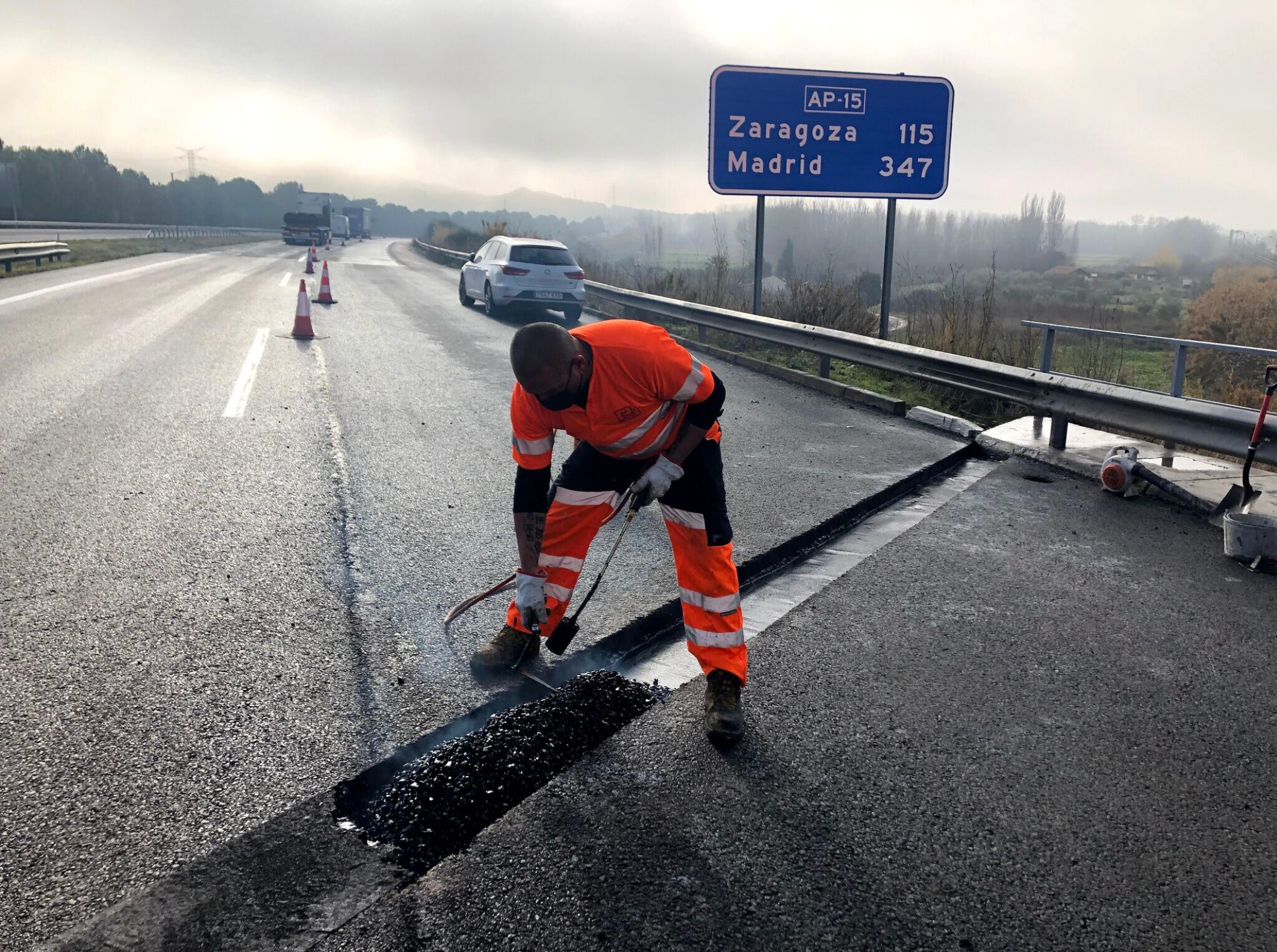 Contractor applying Prismo Thormajoint bridge joint system on a motorway bridge in Spain, part of Prismo’s bituminous road repair products range.