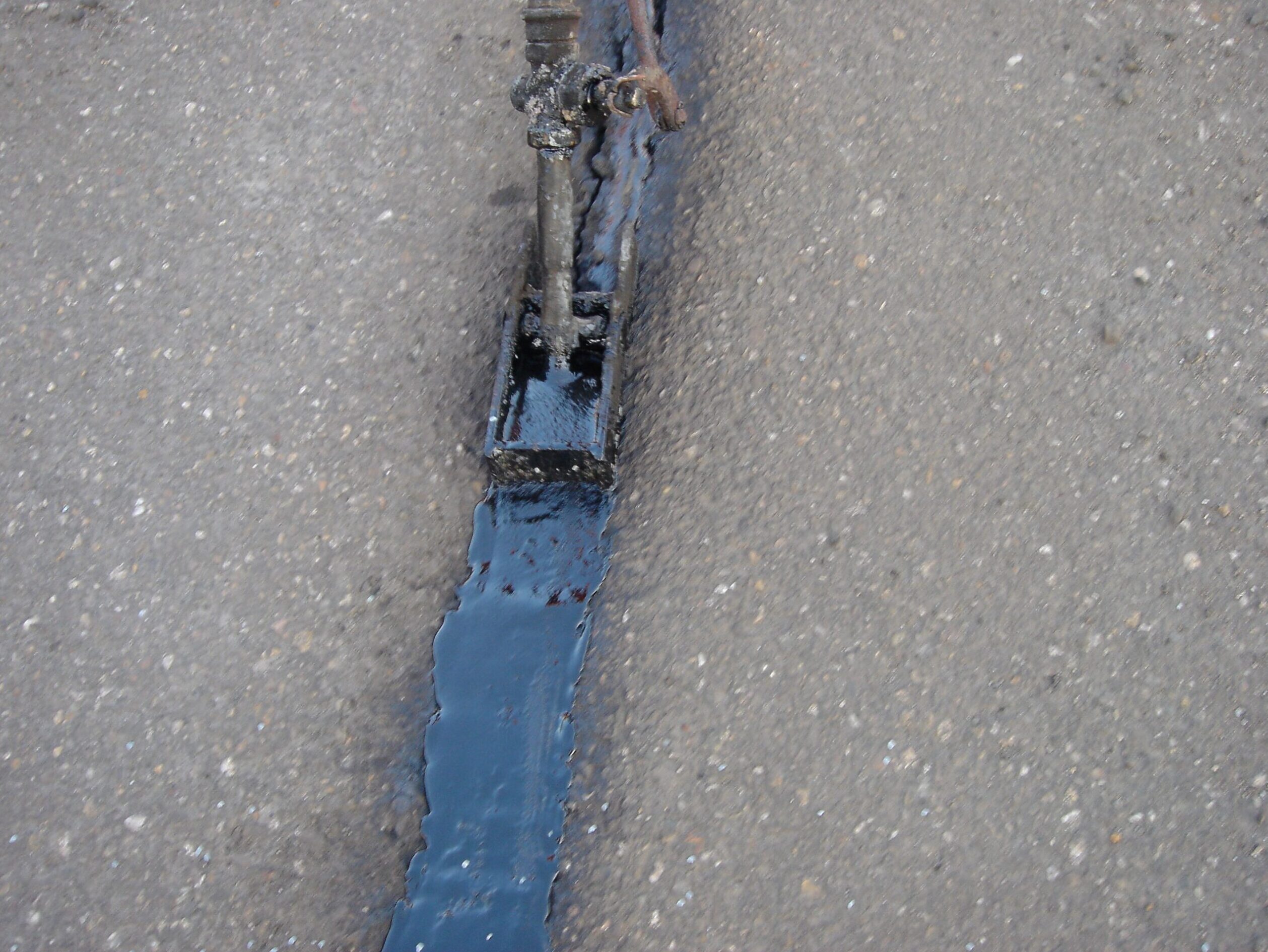 Prismo Thormaseal bitumen and hot melt product used for crack repair in Rotterdam