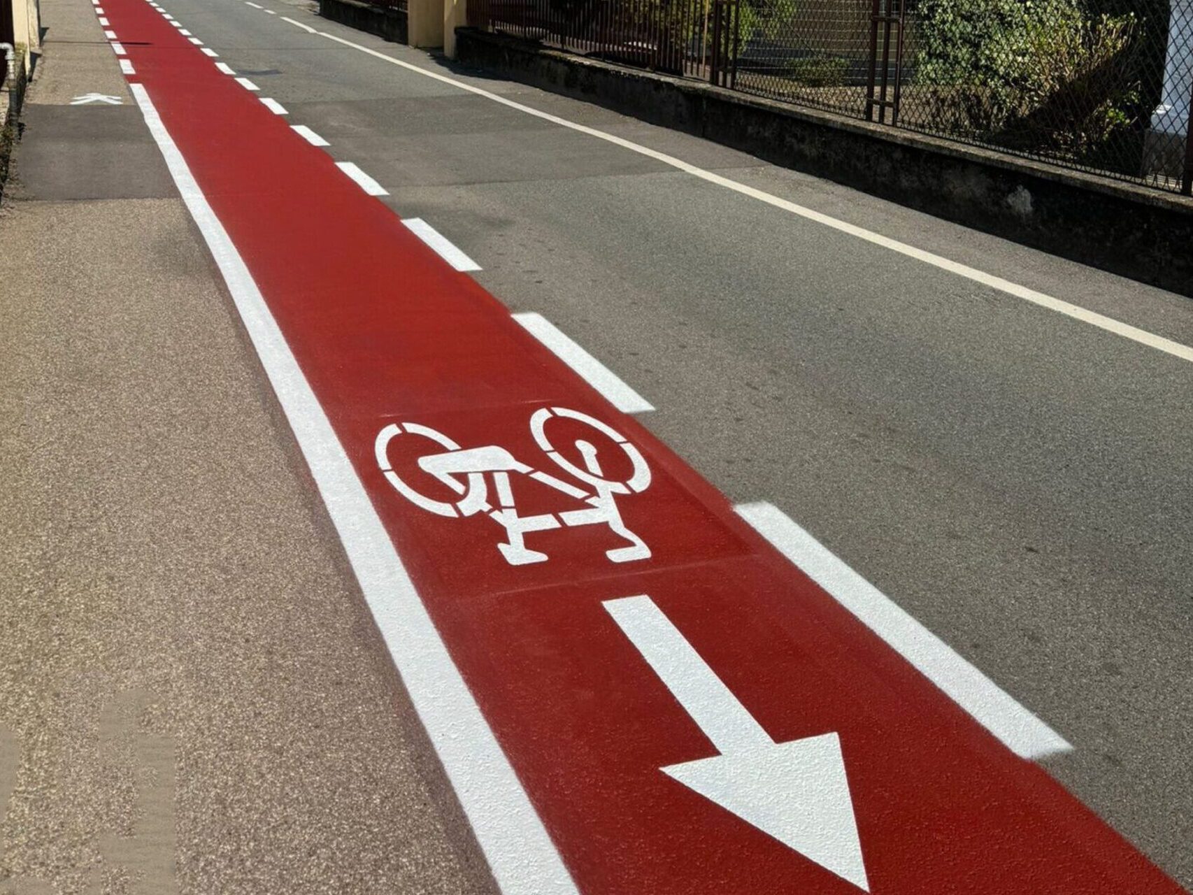 Prismo Vernisol Spartraffico solvent based paint applied in red on a cycle lane in Arona