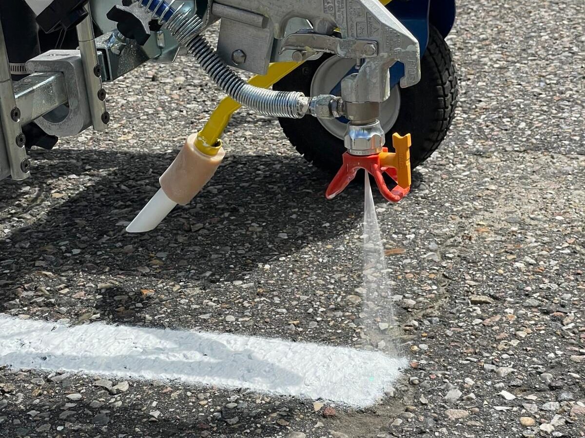 Prismo Vernisol FS01 solvent based paint applied by spray in Denmark