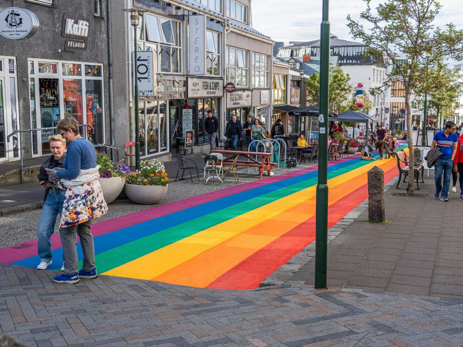 Prismo Vernisol Robur-Grip MMA applied on a rainbow shopping street in Reykjavik