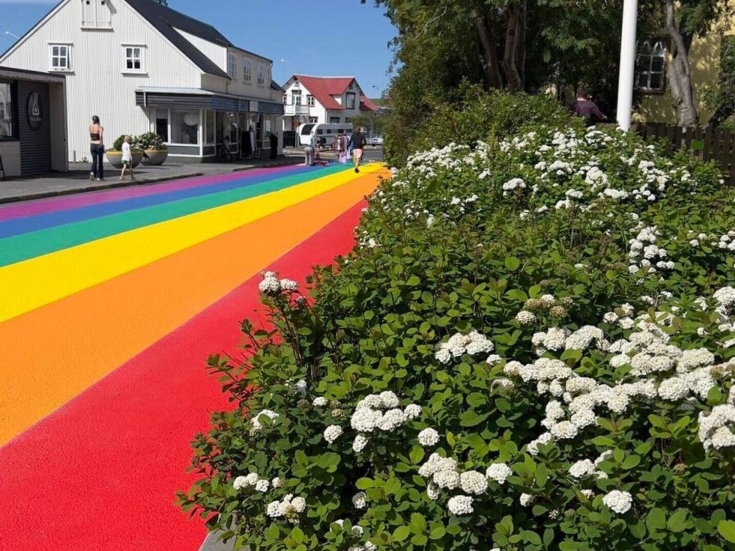 Prismo Vernisol Robur-Grip MMA applied on a rainbow street in Husavik, Iceland