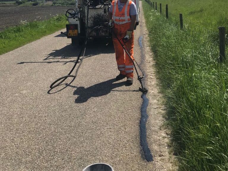 Prismo Thormaseal Tropical bitumen and hot melt product used for crack repair