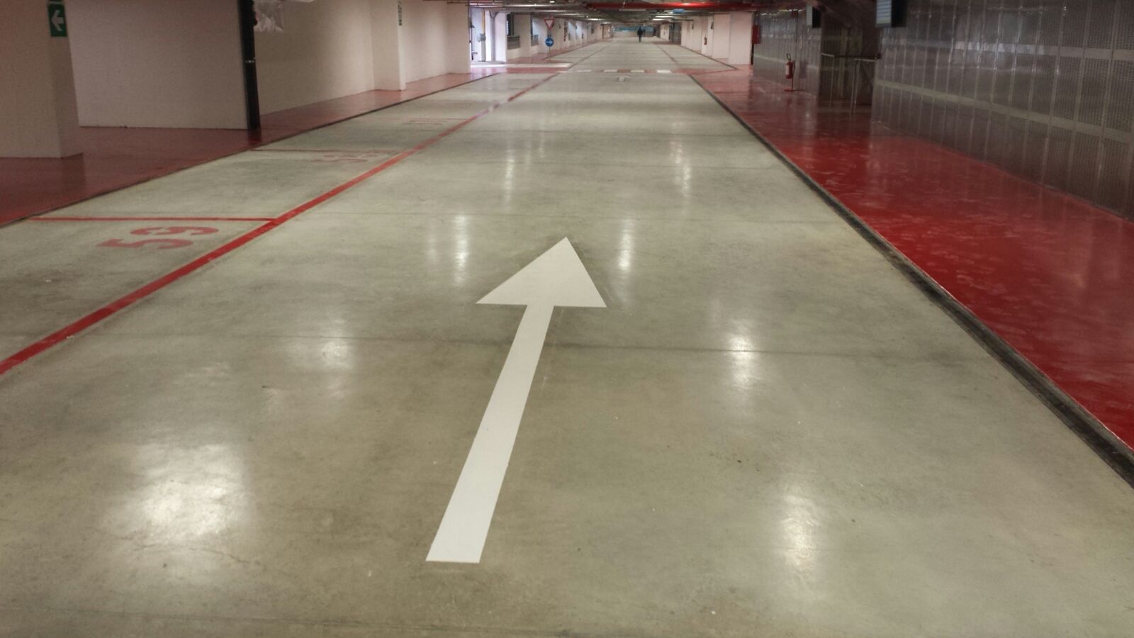 Prismo Vernisol Lucido solvent based flooring paint for car parks and industrial floors