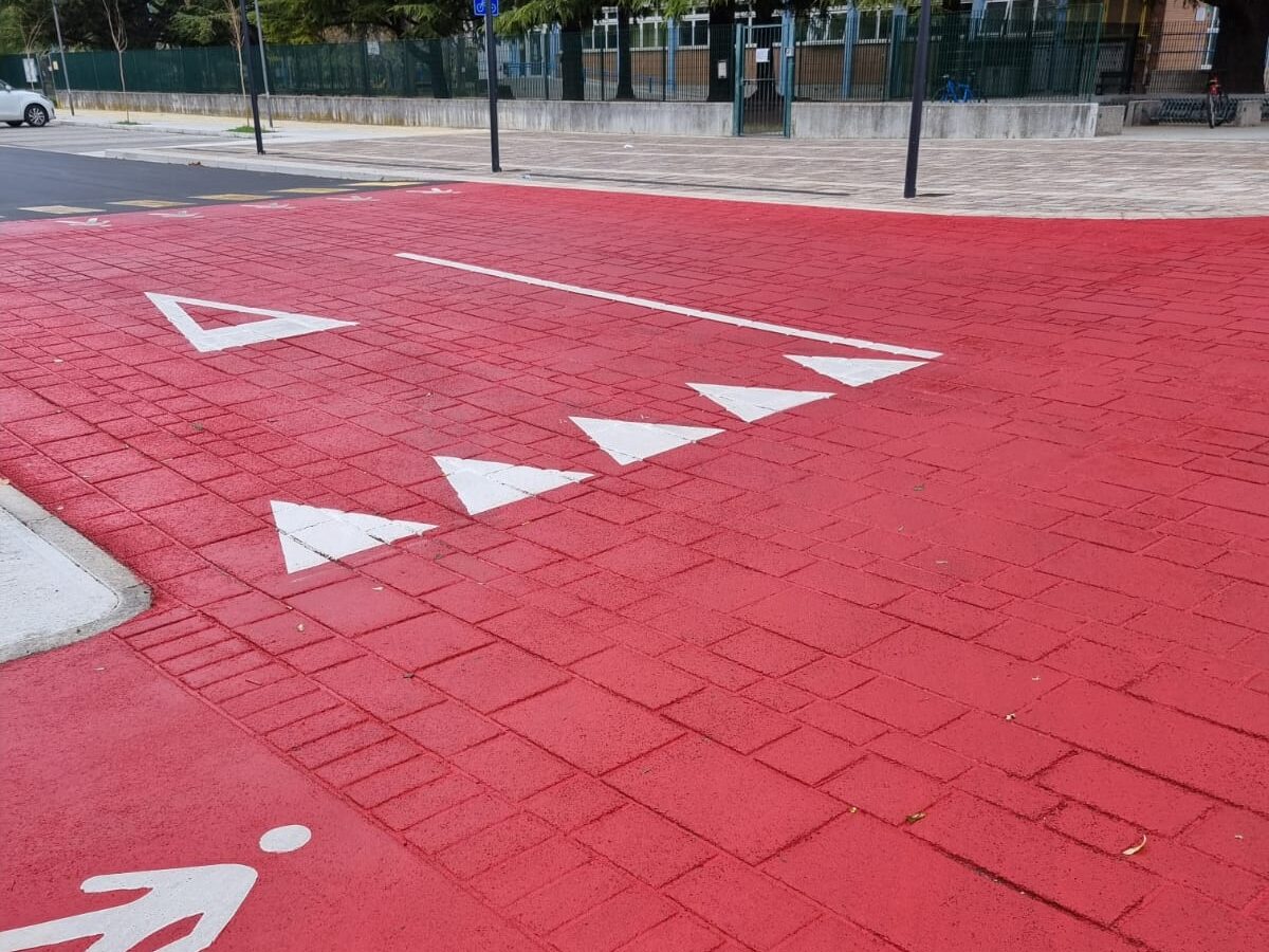 Prismo Vernisol Verace Red water based paint applied by hand on a roundabout in Gorizia, Italy
