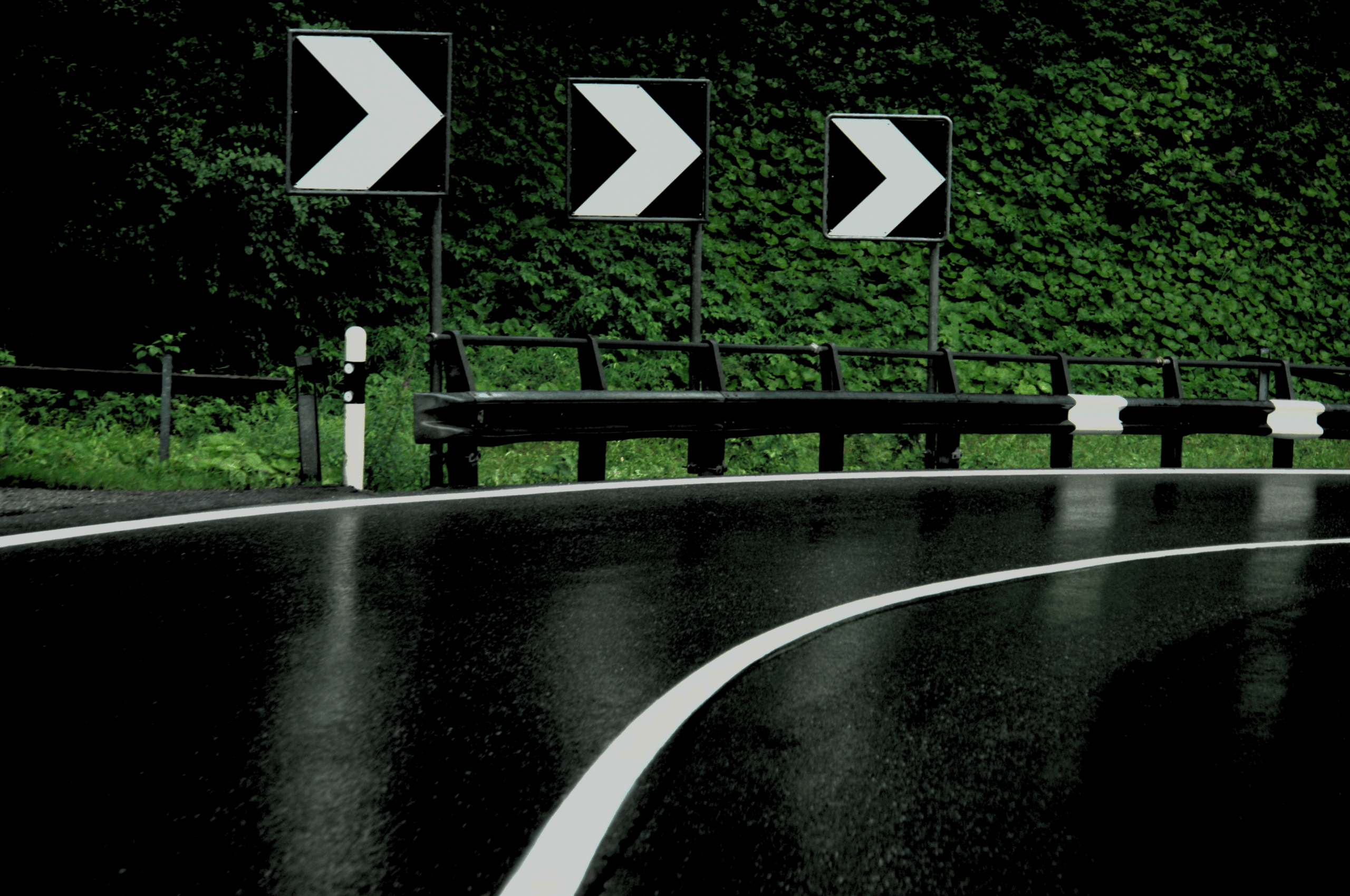 Prismo Prismolux UltraFlect hot applied thermoplastic road marking