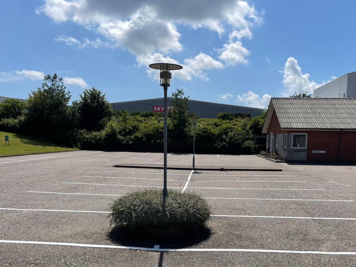 Prismo Vernisol FS01 solvent based paint applied in a car park in Denmark