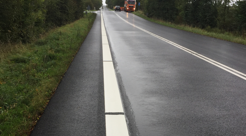 Prismolux Moisture Proof hot applied thermoplastic road marking applied on wet road surface.