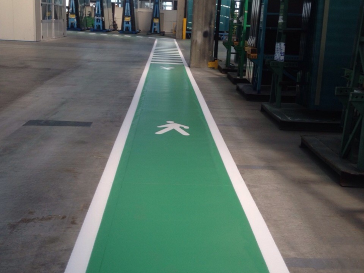 Prismo Vernisol indoor flooring in green applied on a factory pedestrian walkway
