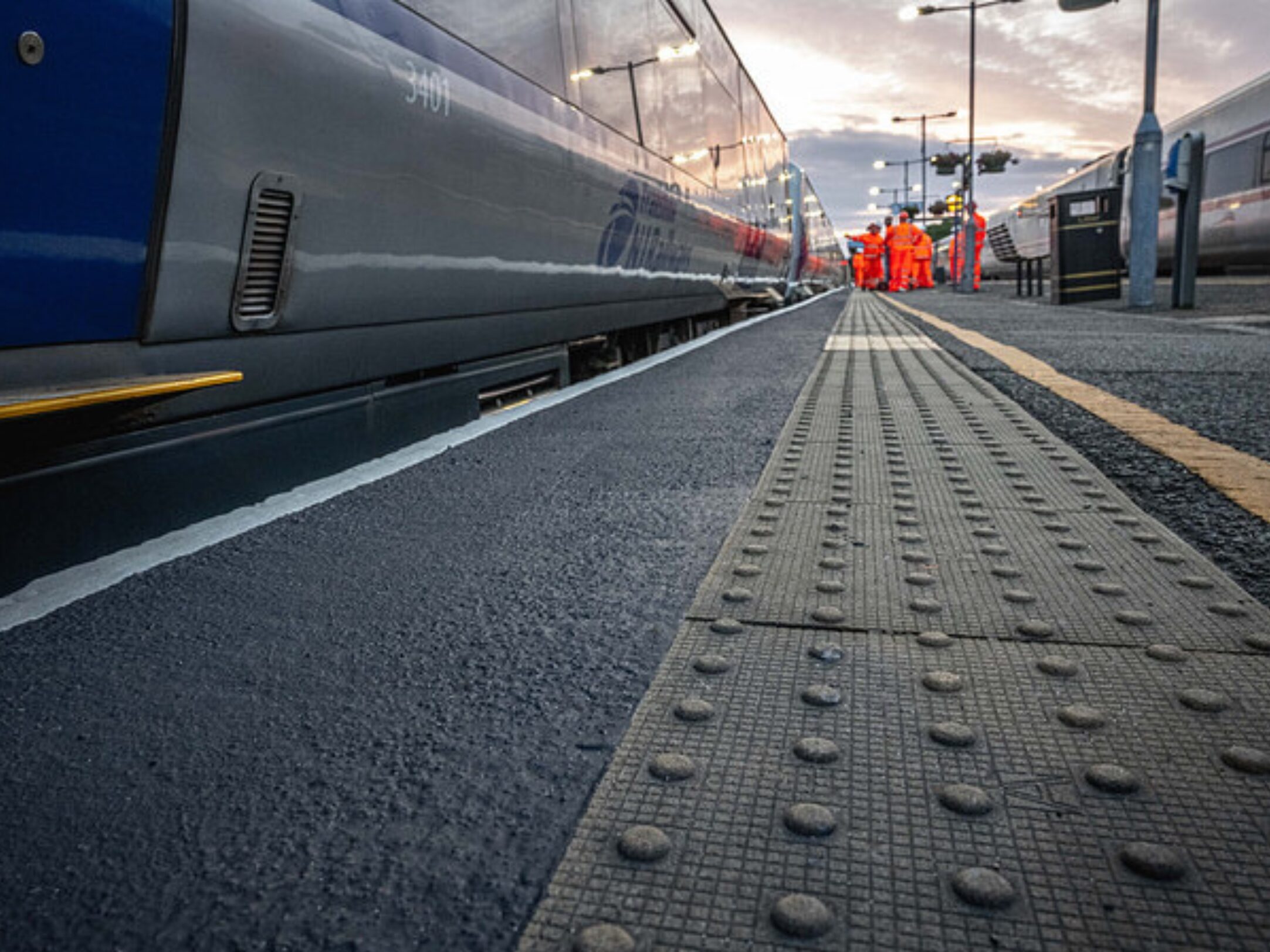 Prismo Vernisol Robur-Grip MMA applied on a train platform in Northern Ireland